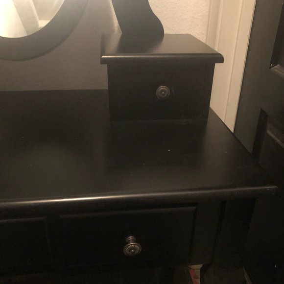Black Vanity with mirror🖤 - Picture 2 of 3